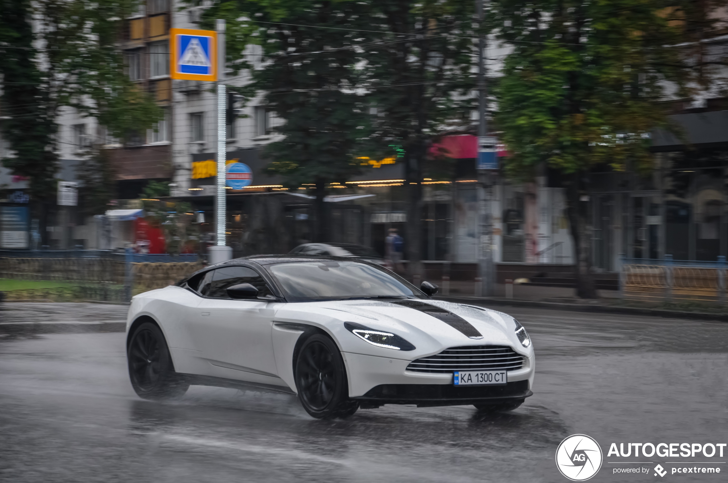 Aston Martin DB11 V8