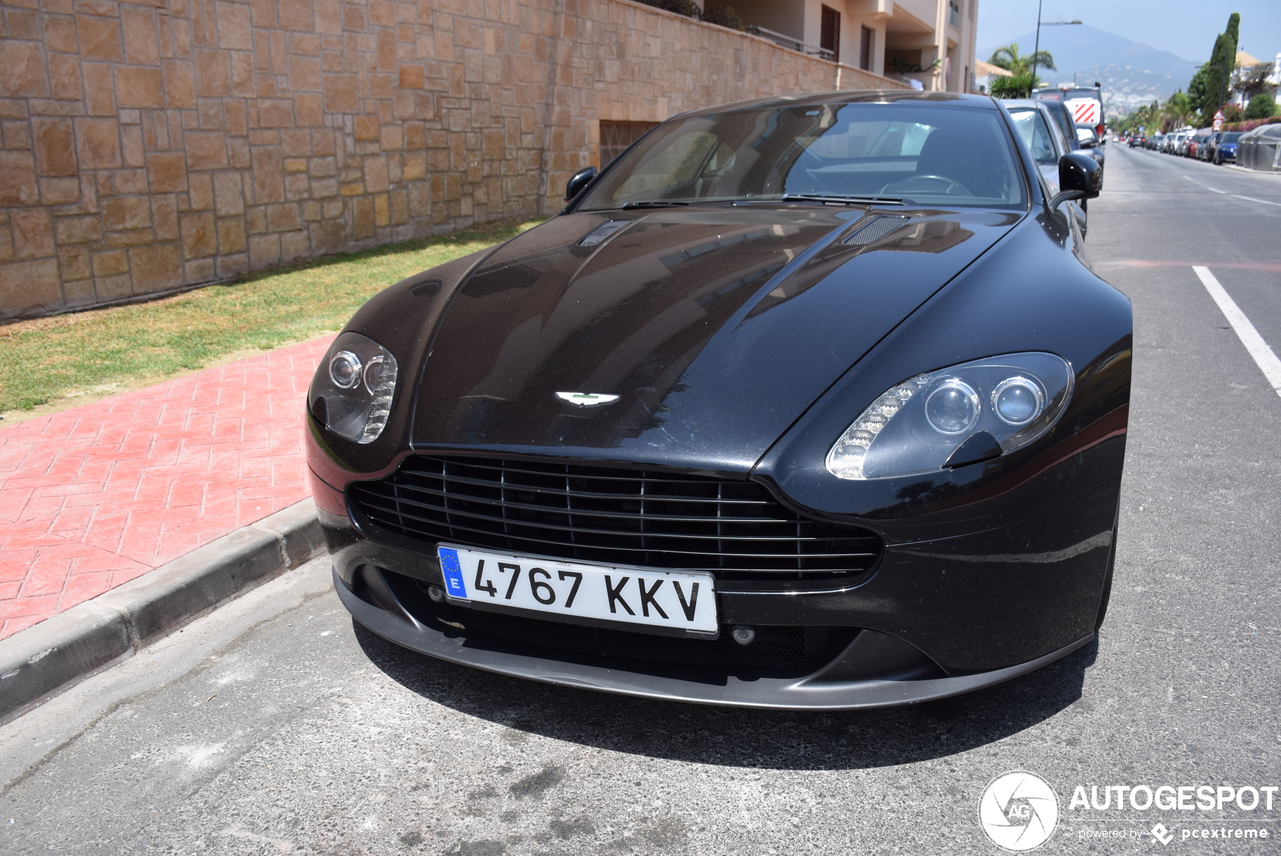 Aston Martin V8 Vantage 2012