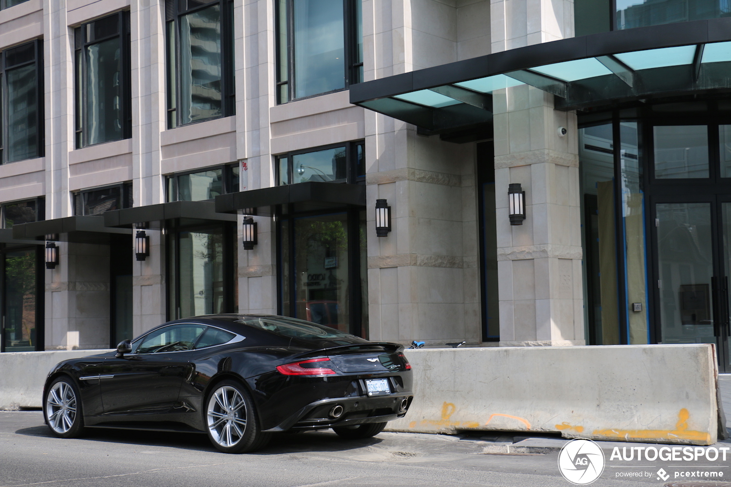 Aston Martin Vanquish 2013