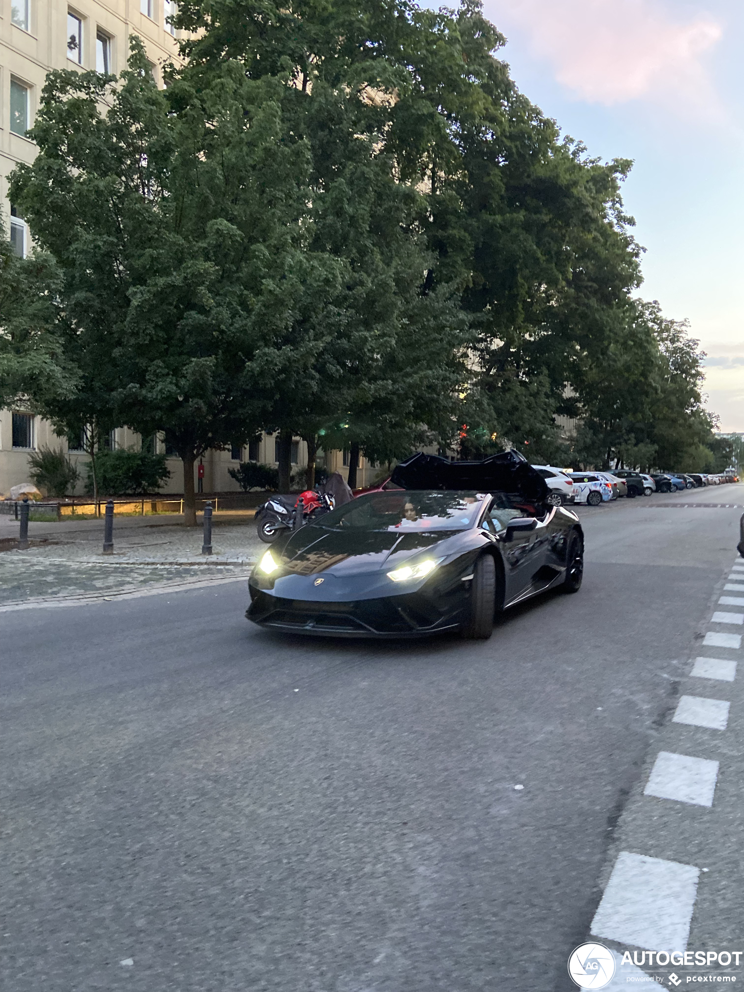 Lamborghini Huracán LP640-4 Performante Spyder