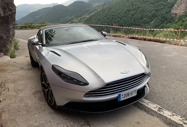 Aston Martin DB11 V8 Volante