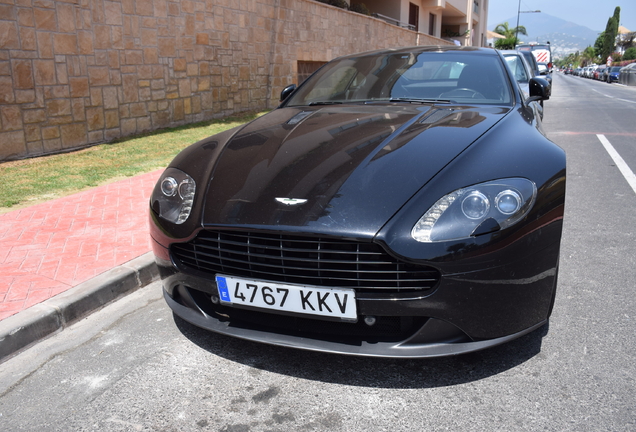 Aston Martin V8 Vantage 2012