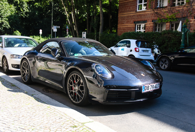 Porsche 992 Carrera 4S Cabriolet