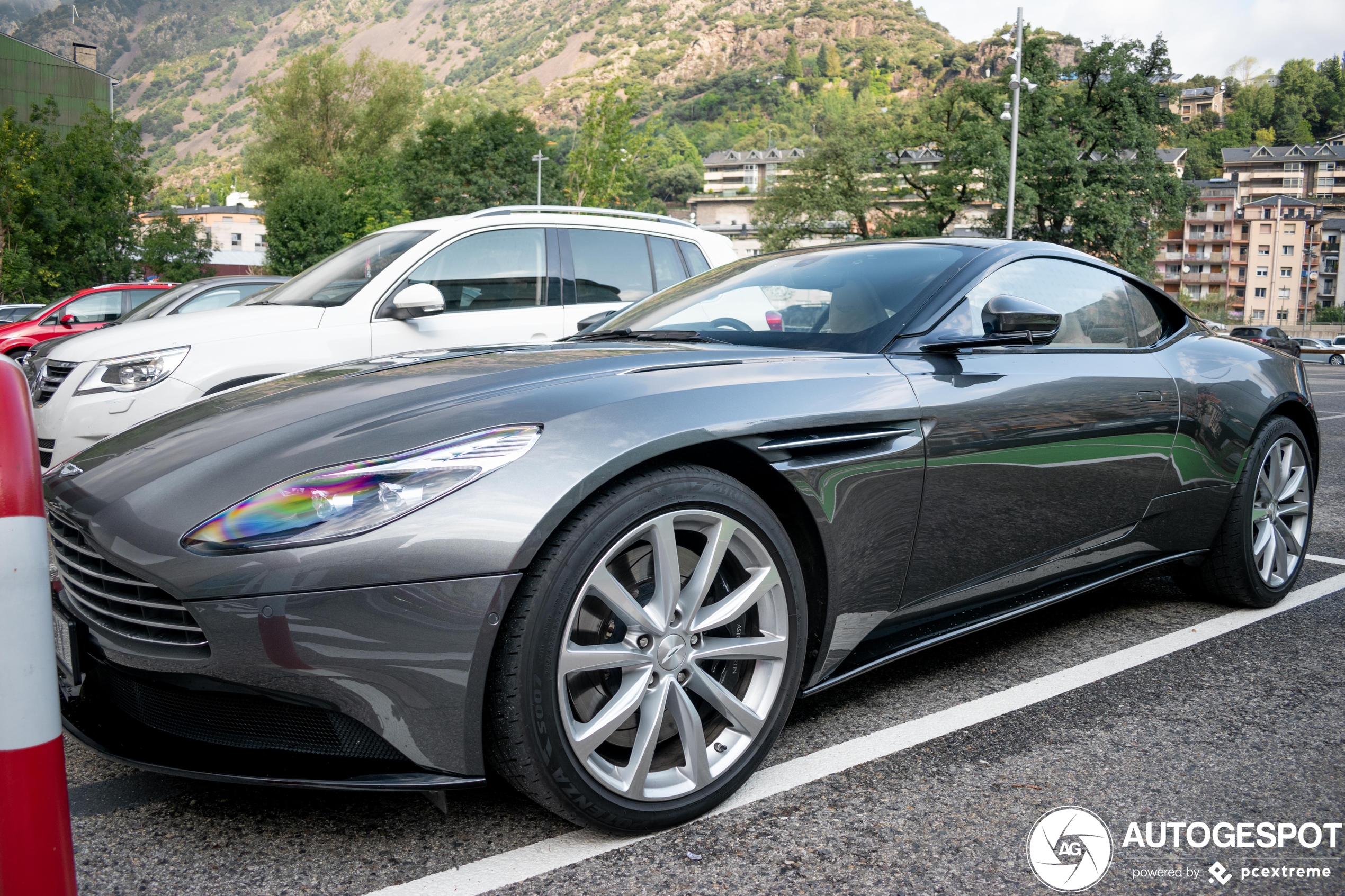 Aston Martin DB11