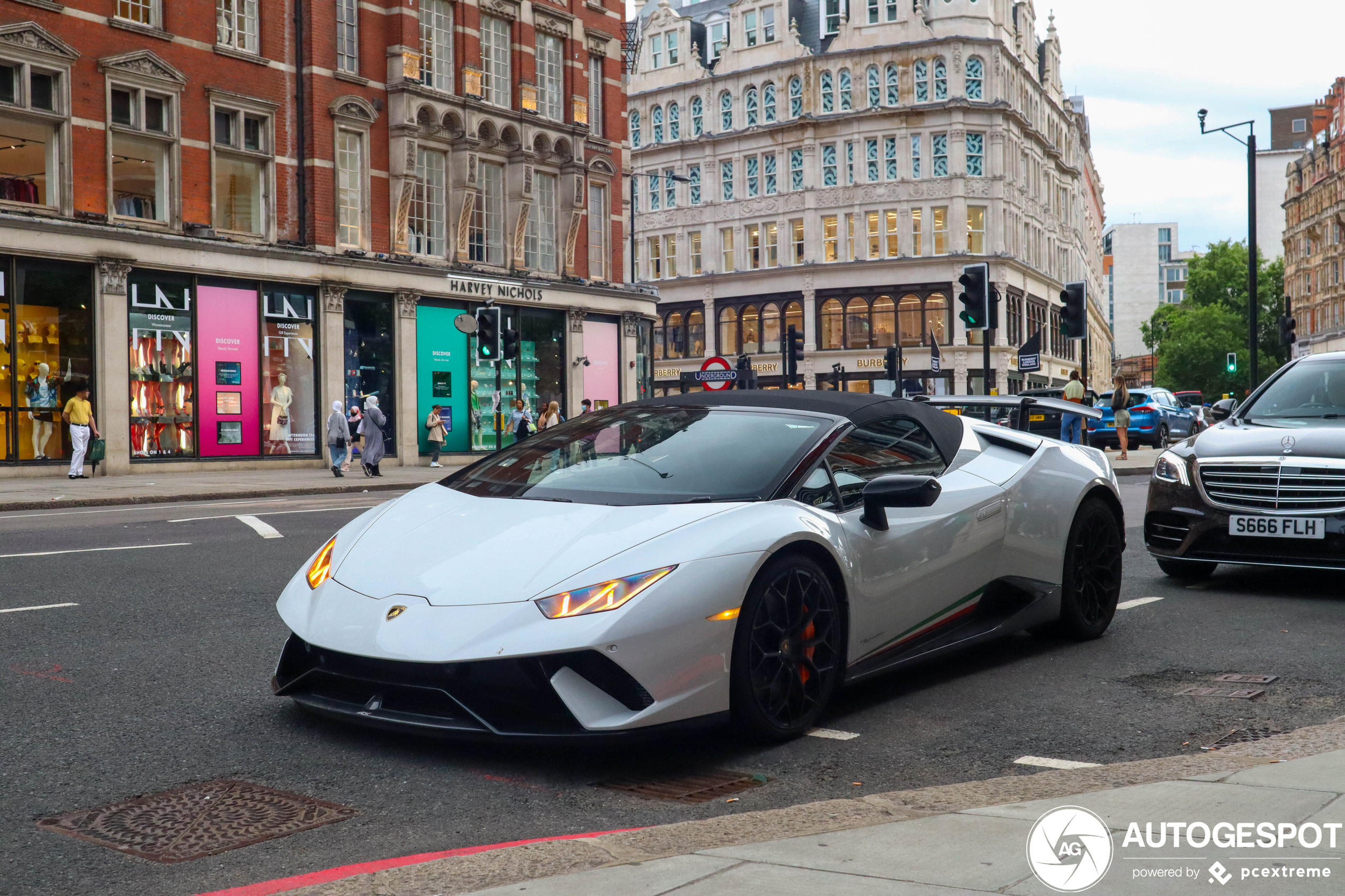 Lamborghini Huracán LP640-4 Performante Spyder