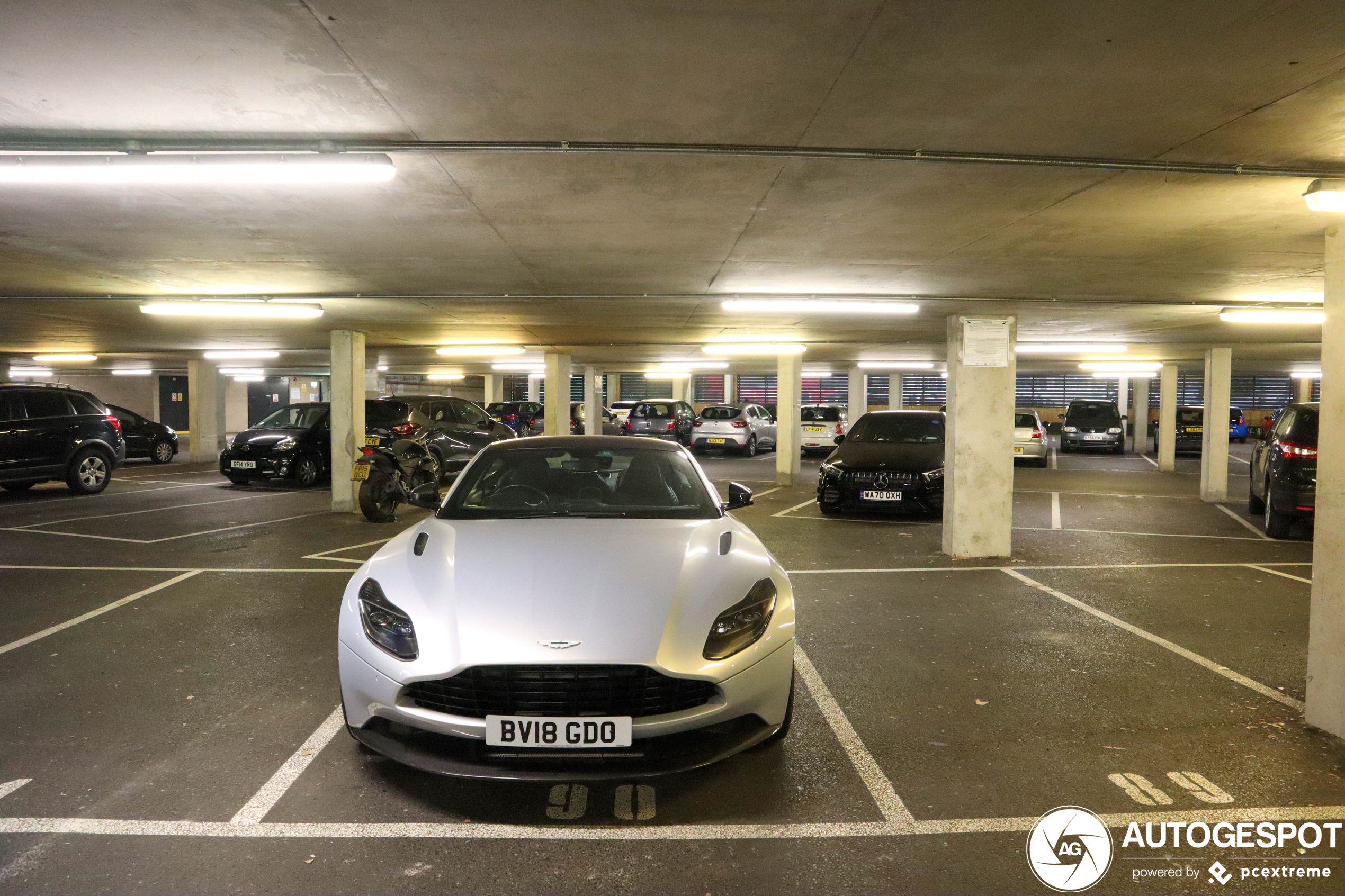 Aston Martin DB11 V8