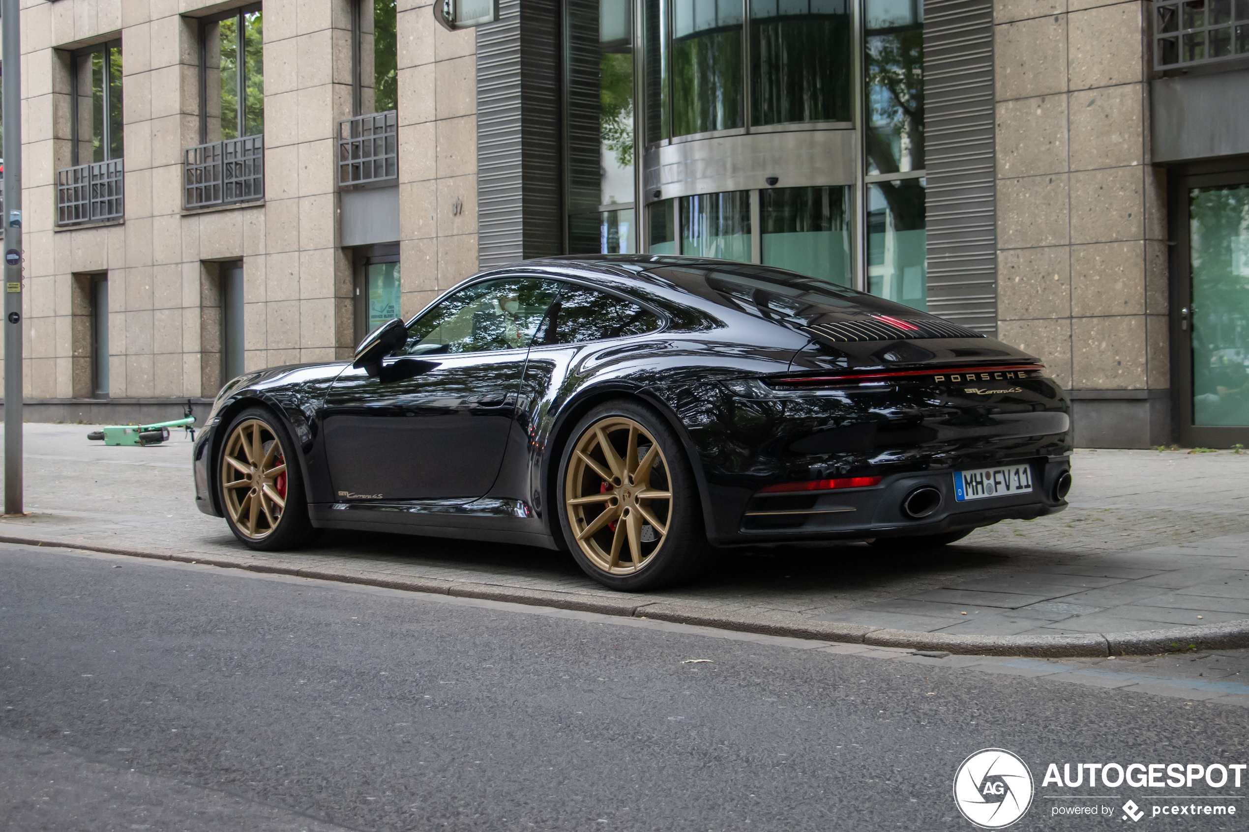 Porsche 992 Carrera 4S