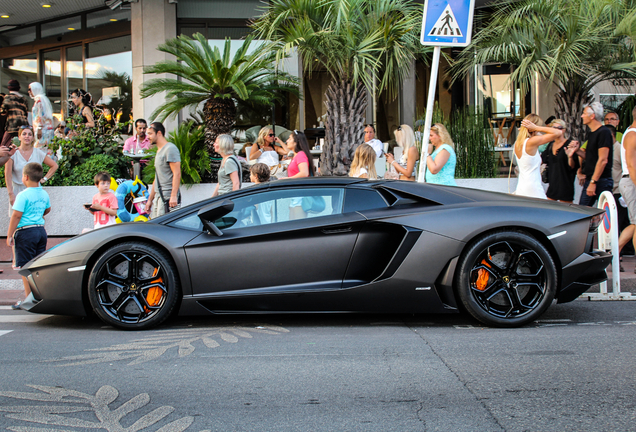 Lamborghini Aventador LP700-4 Roadster