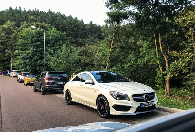 Mercedes-Benz CLA 45 AMG C117