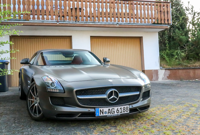 Mercedes-Benz SLS AMG