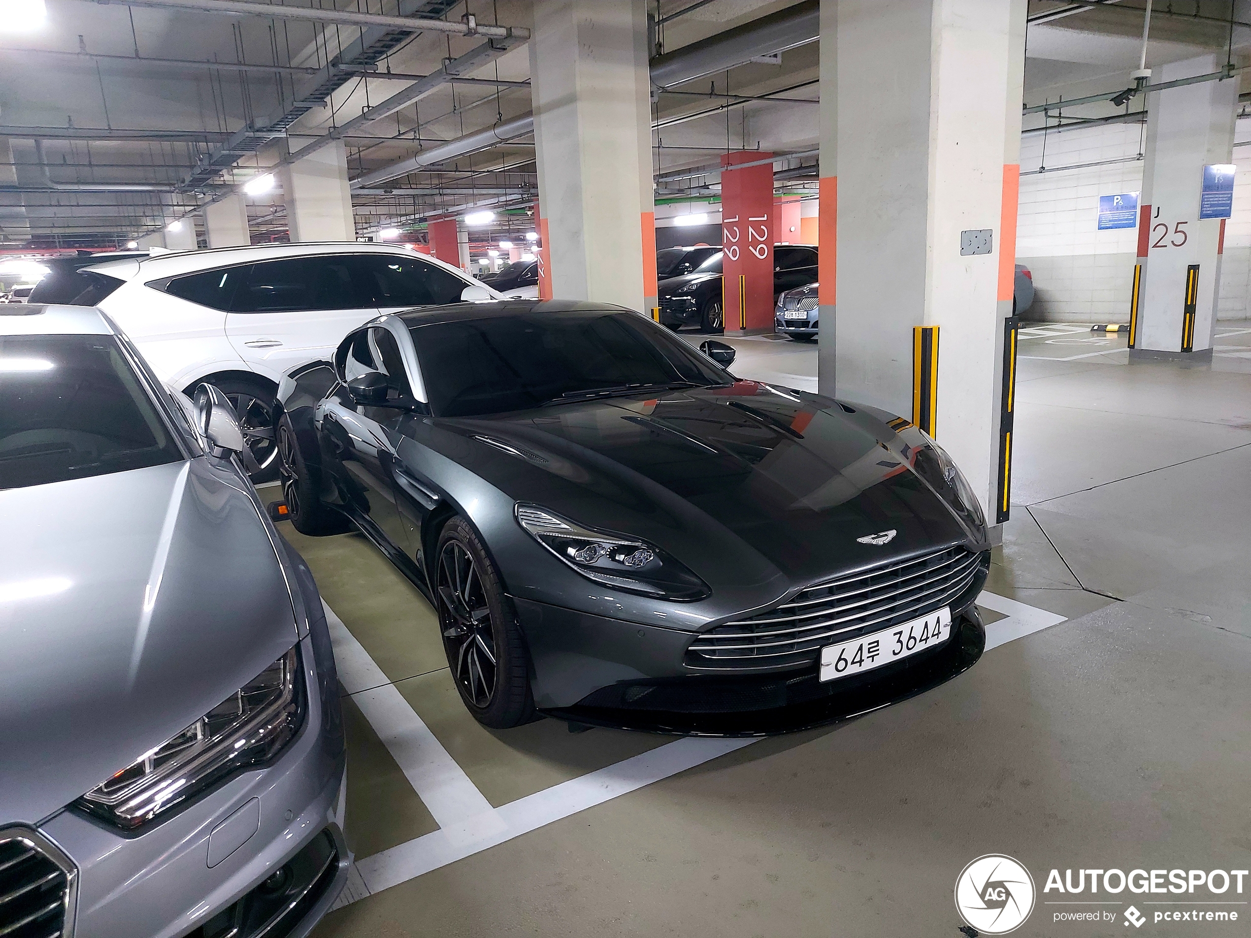 Aston Martin DB11