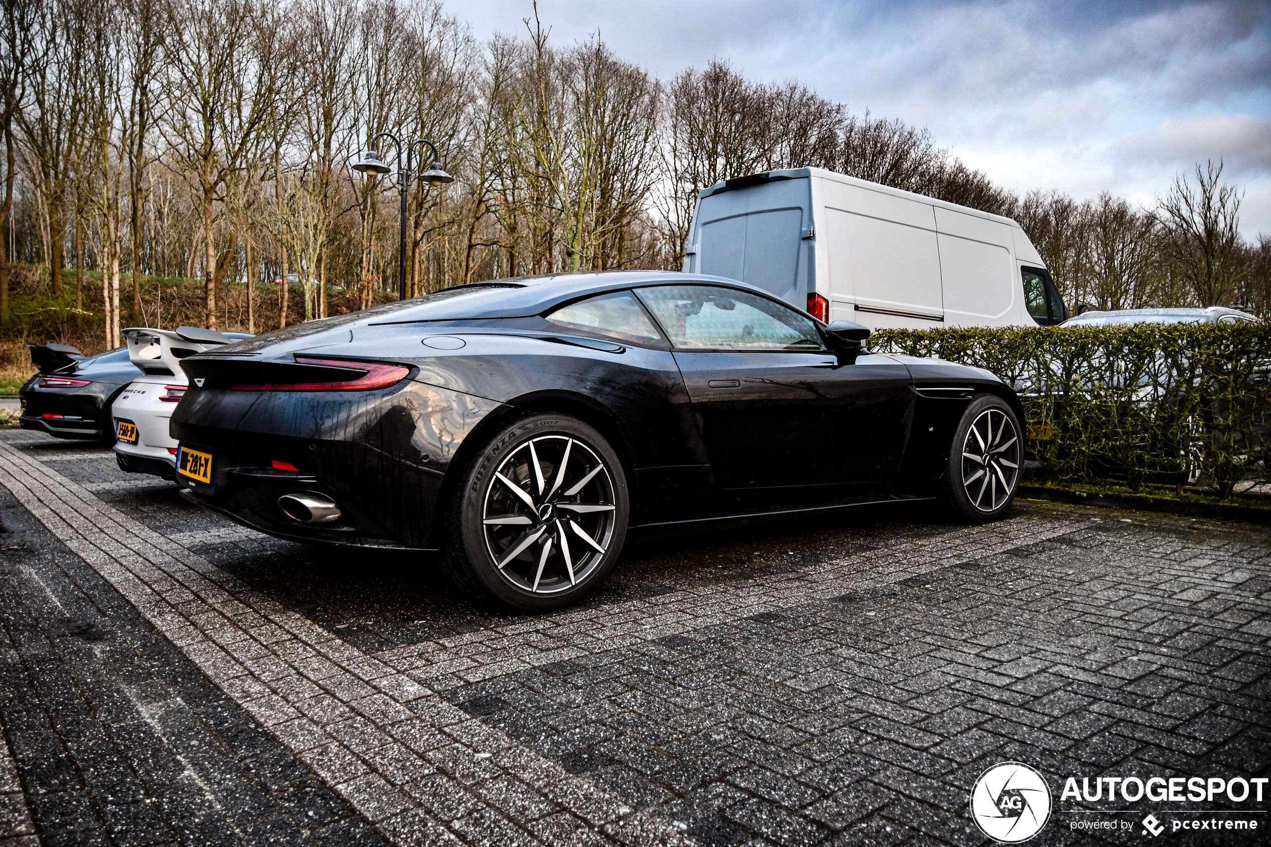 Aston Martin DB11