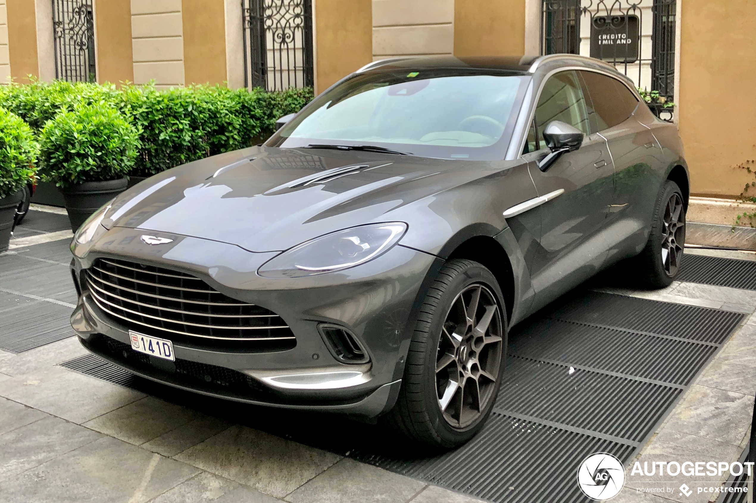 Aston Martin DBX