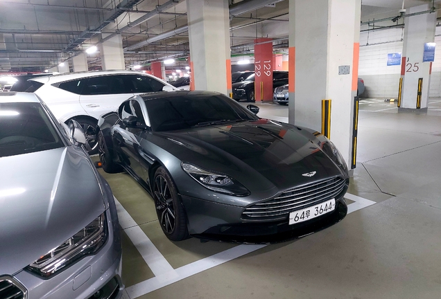 Aston Martin DB11