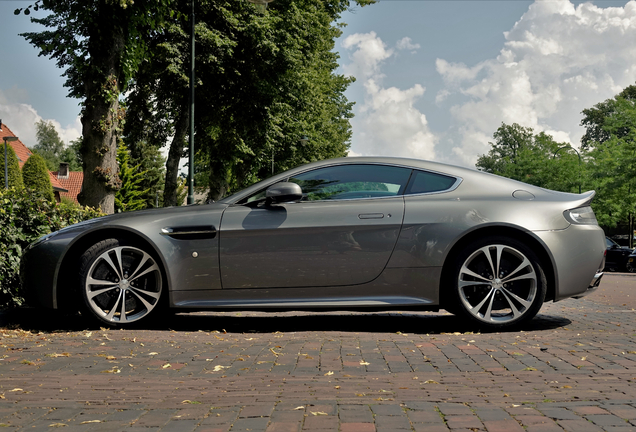 Aston Martin V12 Vantage