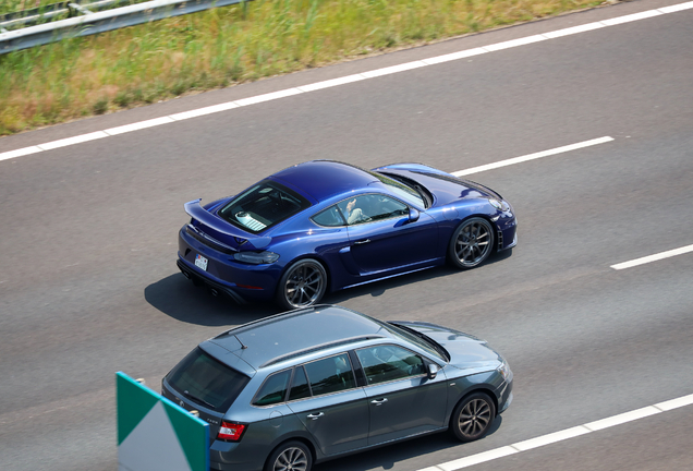 Porsche 718 Cayman GT4