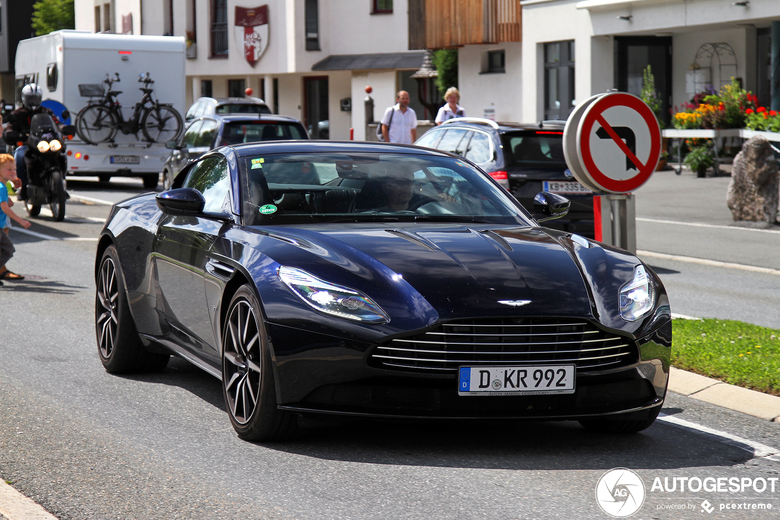 Aston Martin DB11