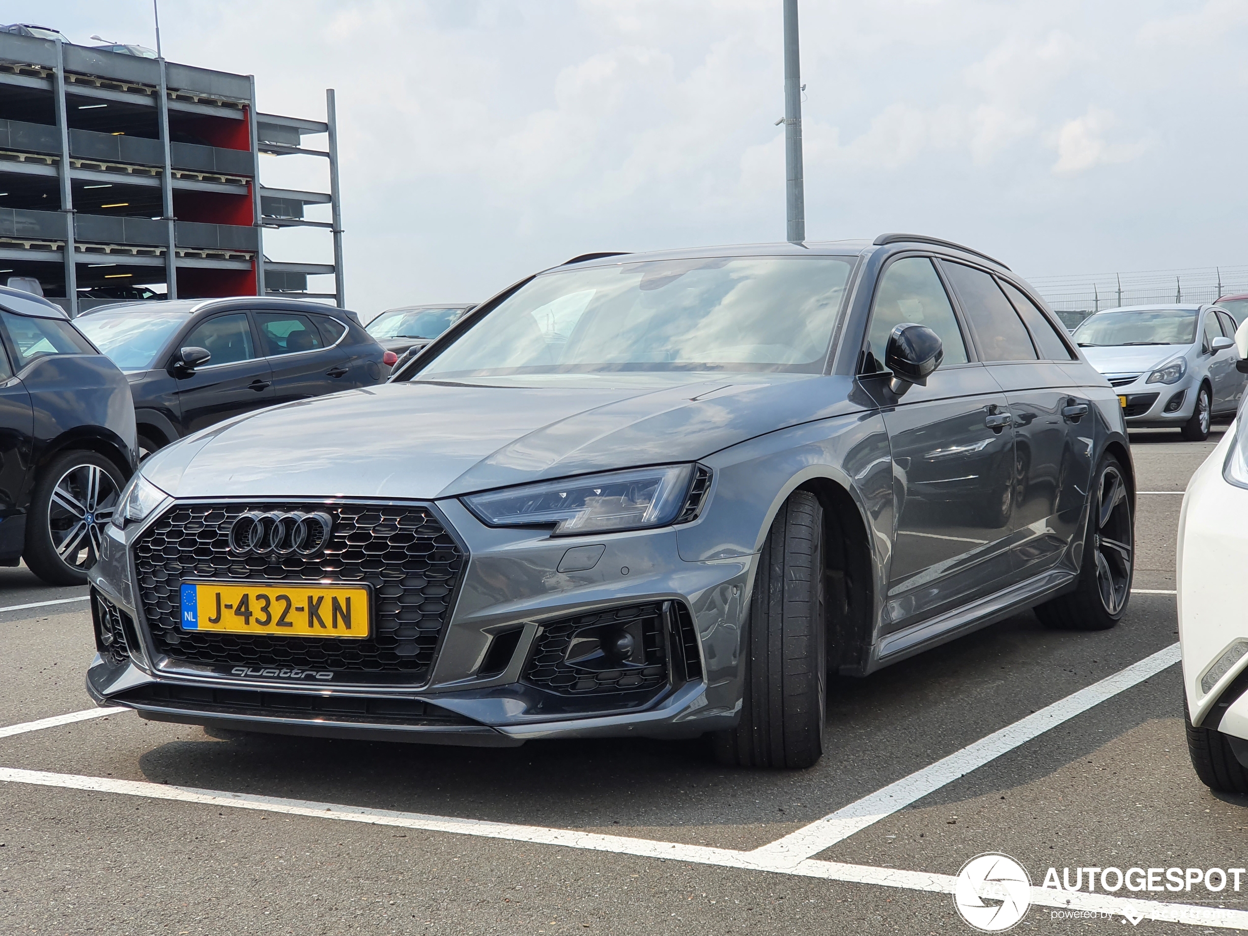 Audi RS4 Avant B9