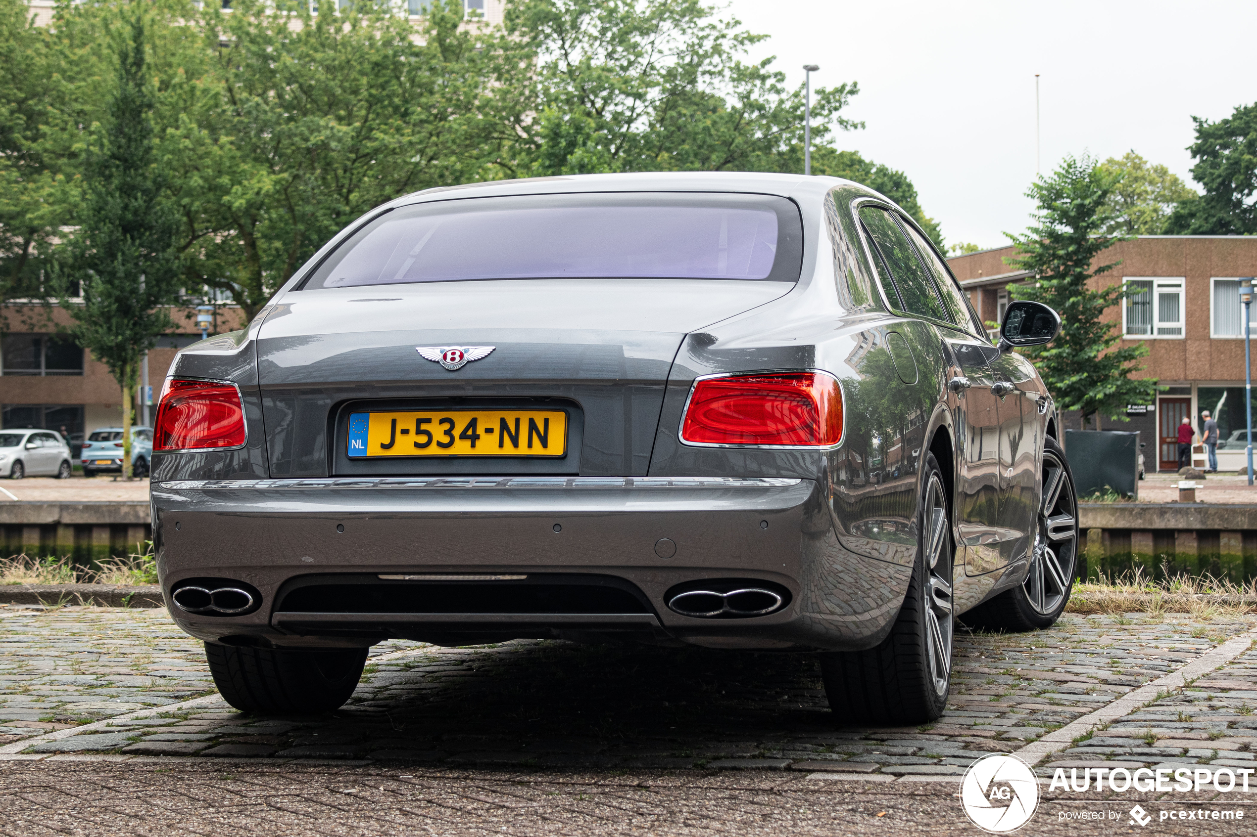 Bentley Flying Spur V8