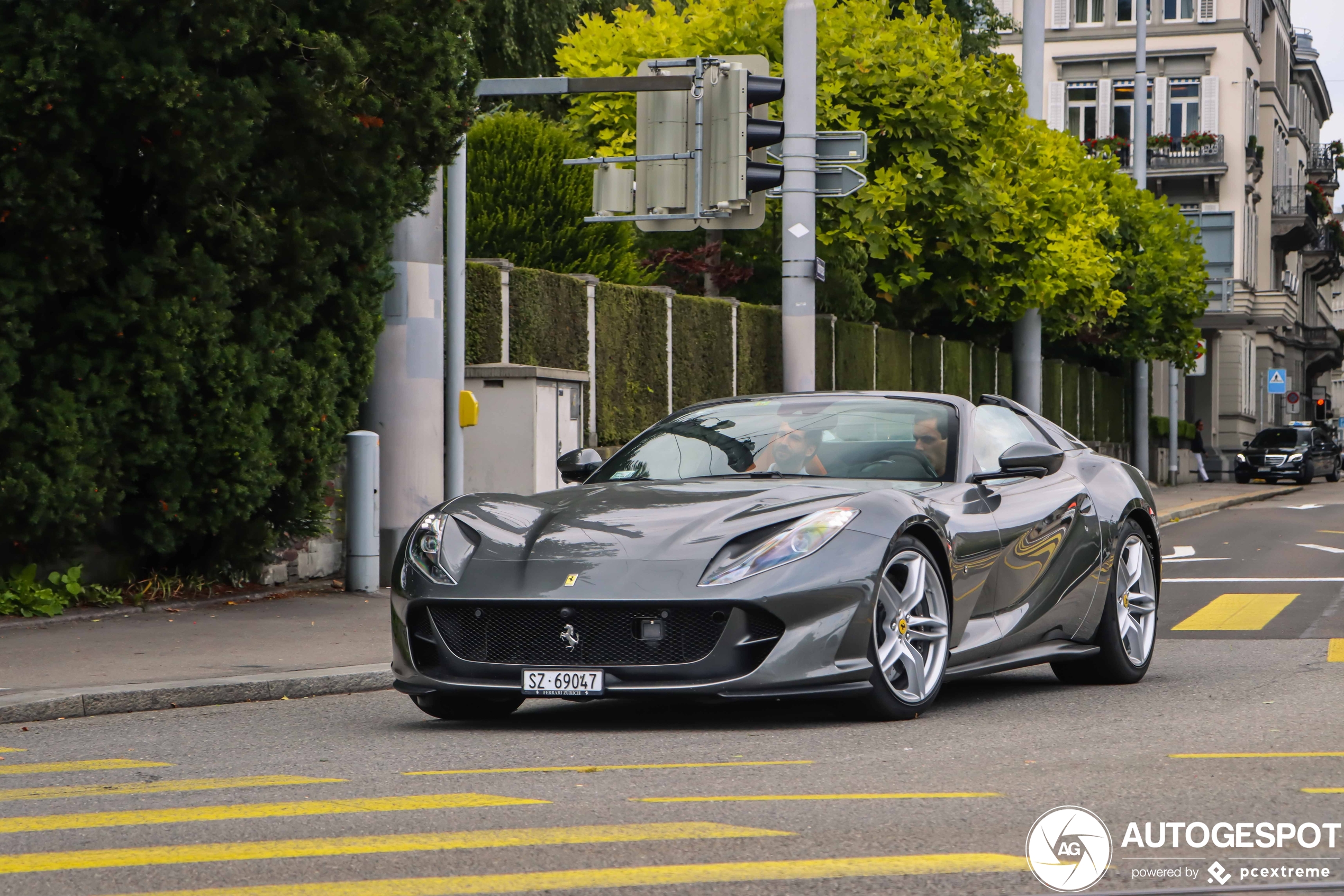 りり Ferrari 812 Superfast – RETROSeries RS1 – Anrky Wheels