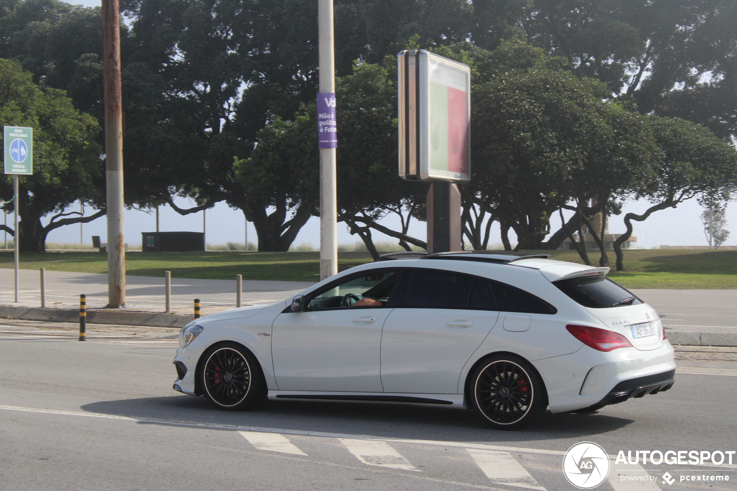 Mercedes-Benz CLA 45 AMG Shooting Brake