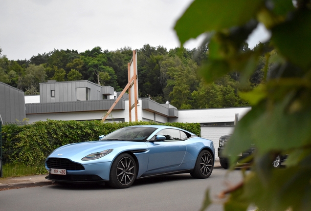 Aston Martin DB11 V8