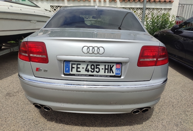 Audi S8 D3