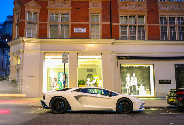 Lamborghini Aventador S LP740-4