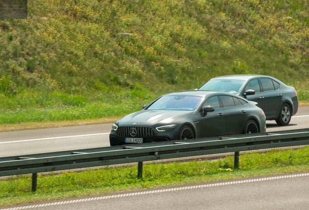 Mercedes-AMG GT 63 S X290