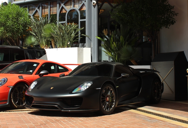 Porsche 918 Spyder Weissach Package