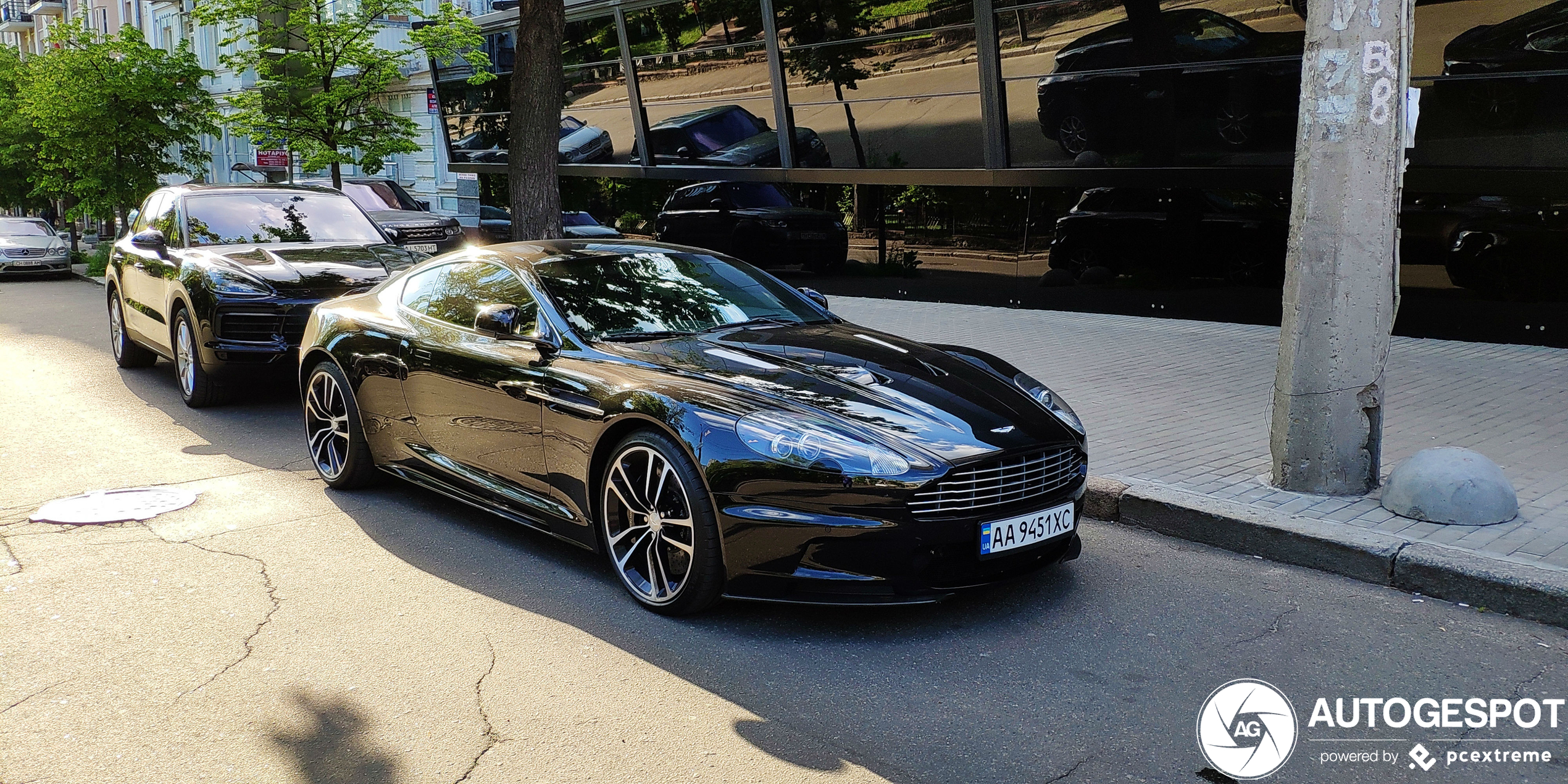 Aston Martin DBS Carbon Black Edition