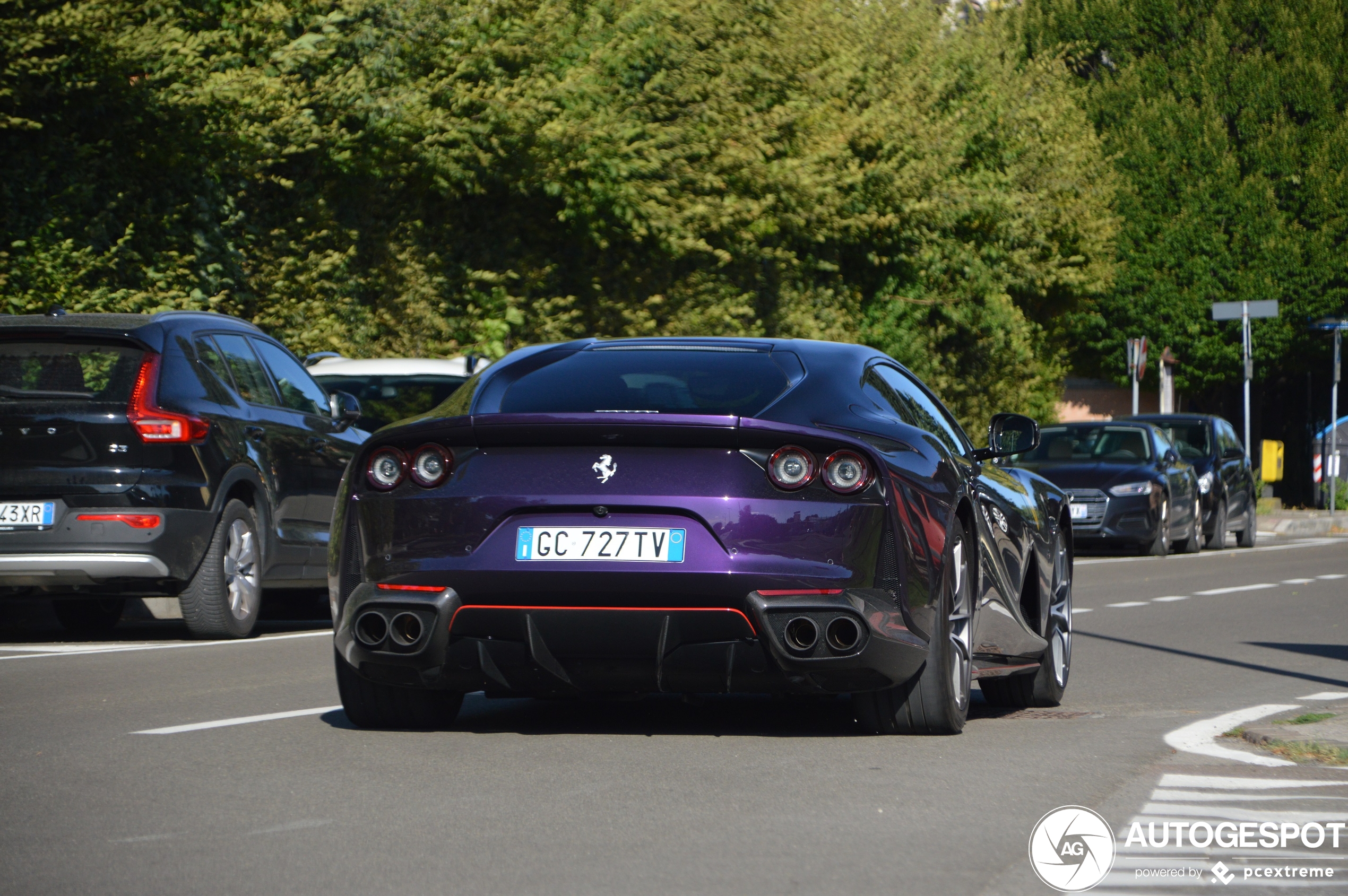 Ferrari 812 Superfast in Viola Hongkong: Seventh purple beauty spotted