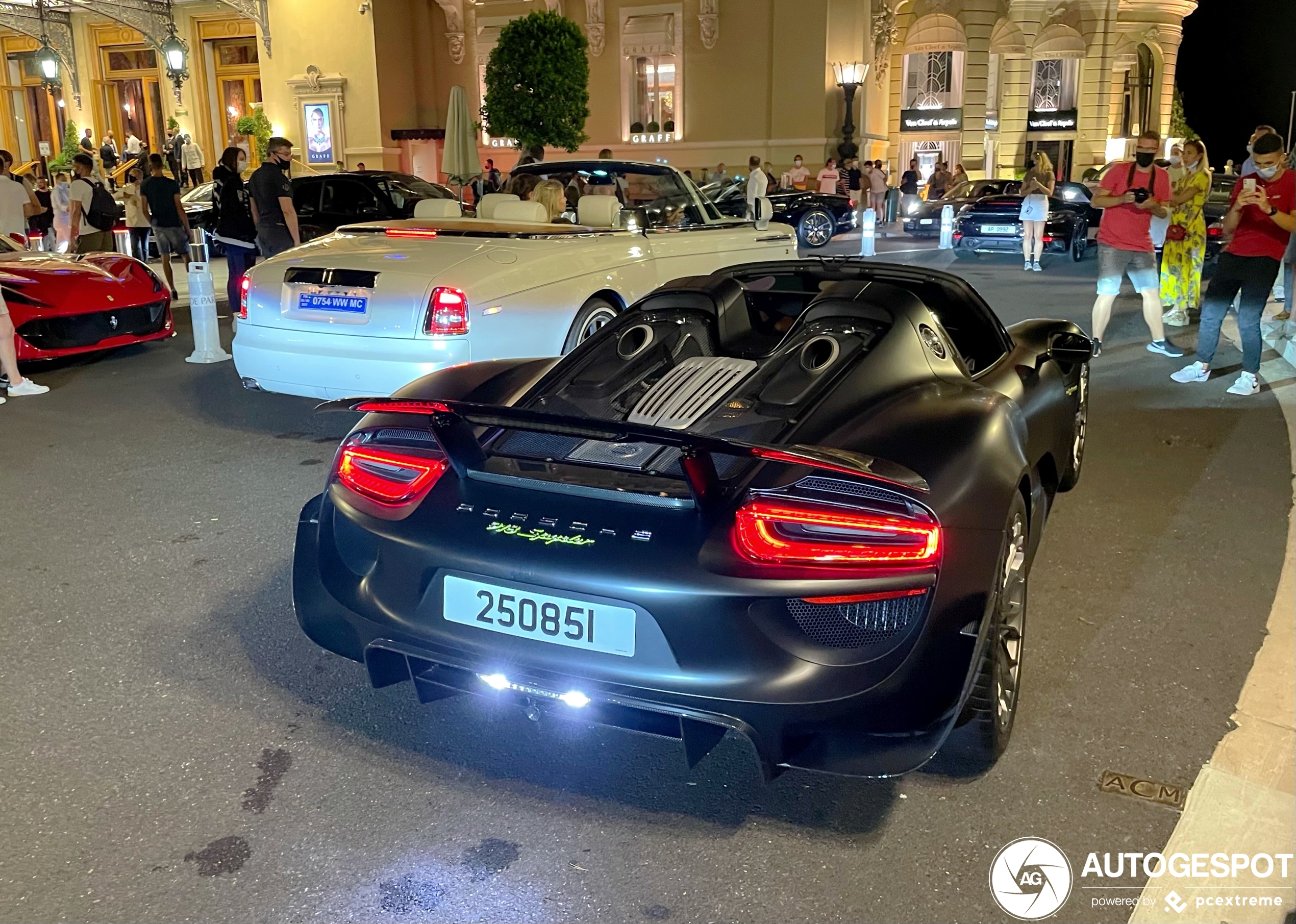 Porsche 918 Spyder Weissach Package