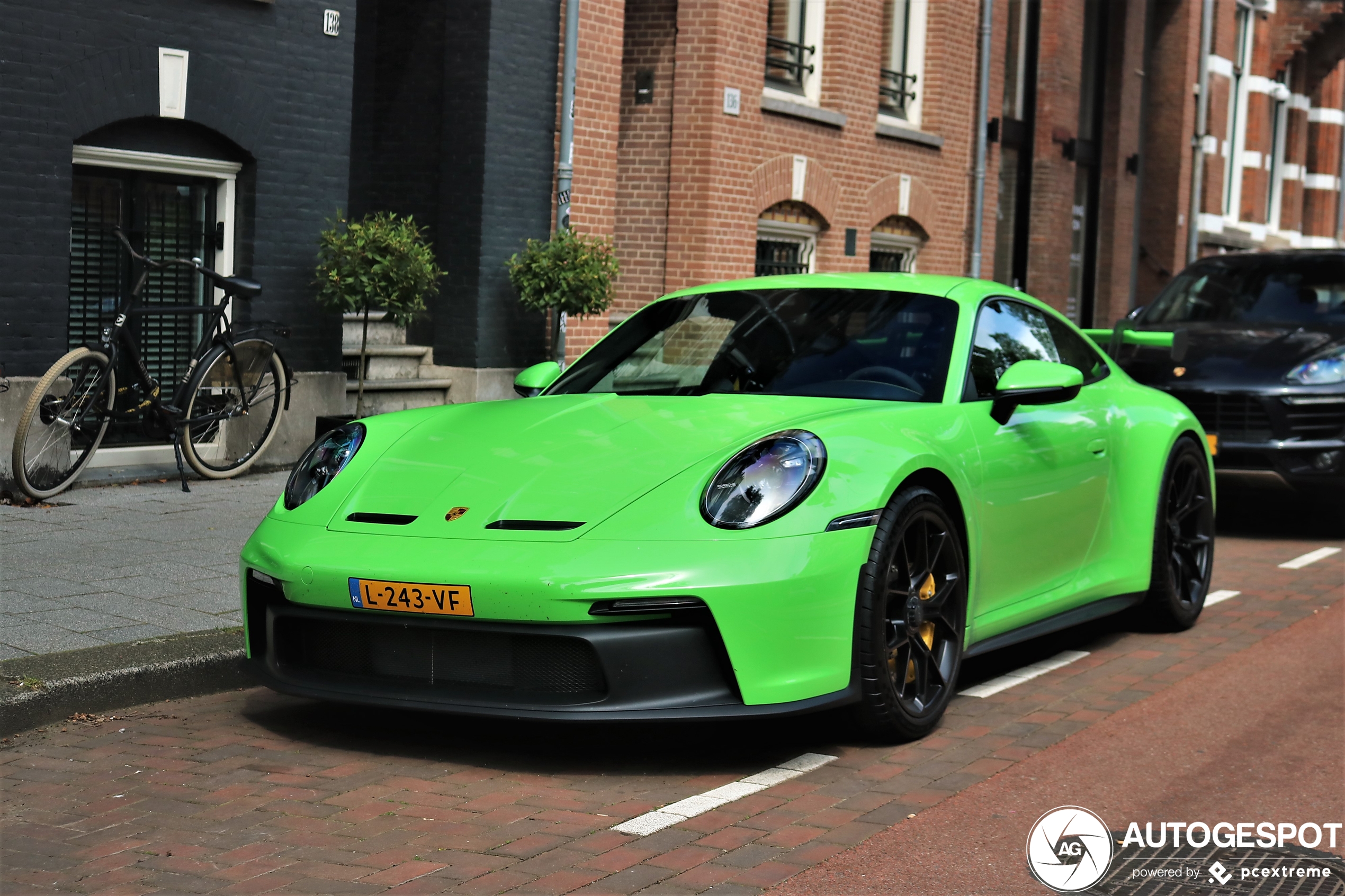 Signal Green op de Porsche 992 GT3 is lekker