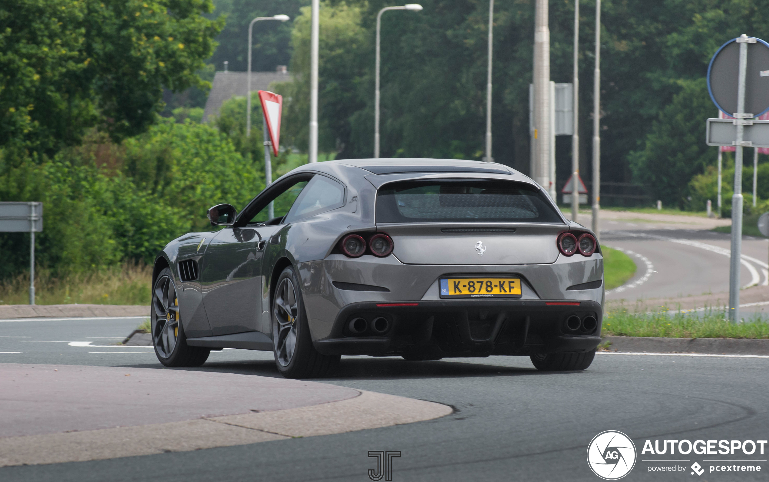 Ferrari GTC4Lusso T