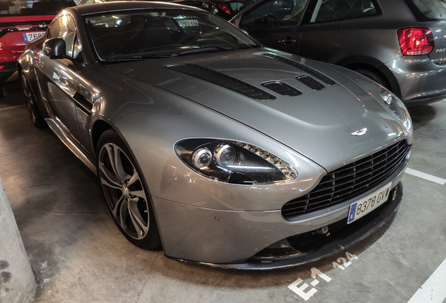 Aston Martin V12 Vantage