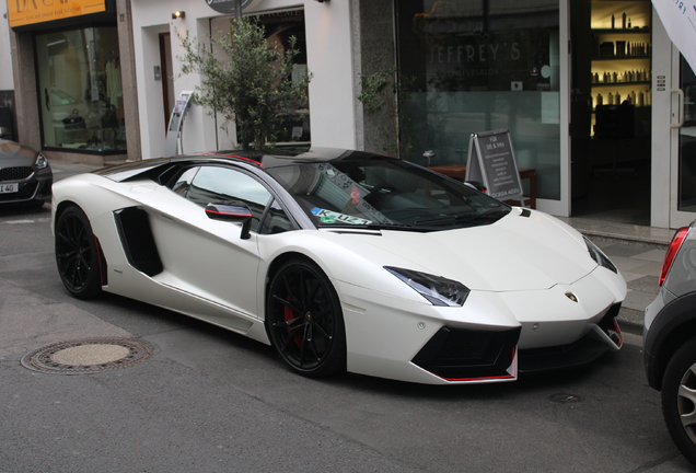 Lamborghini Aventador LP700-4 Pirelli Edition