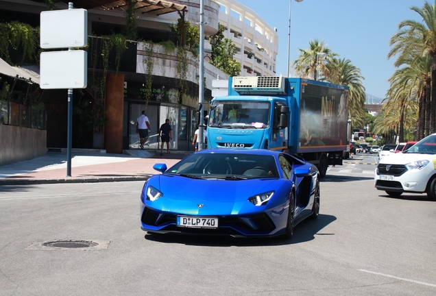 Lamborghini Aventador S LP740-4