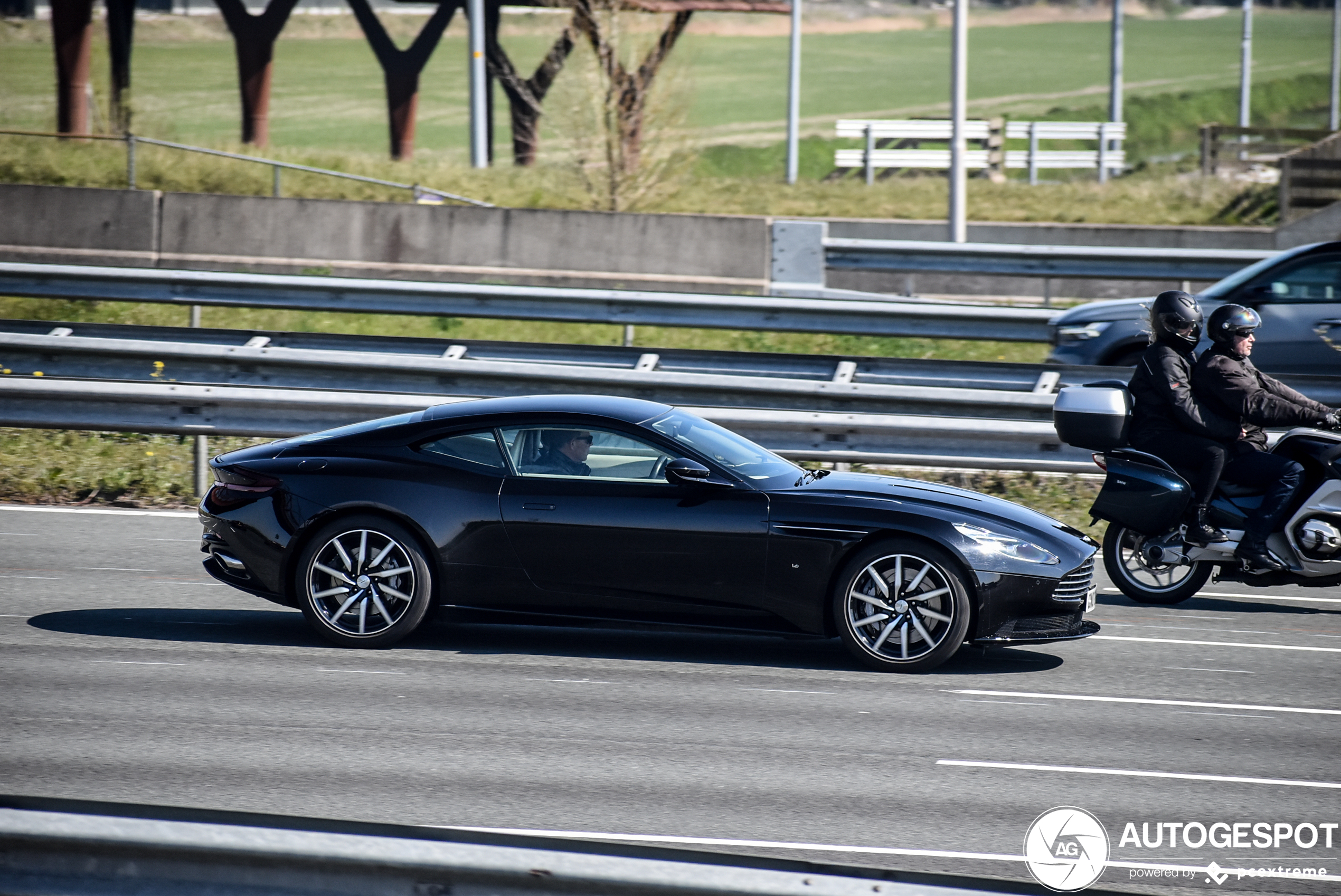 Aston Martin DB11