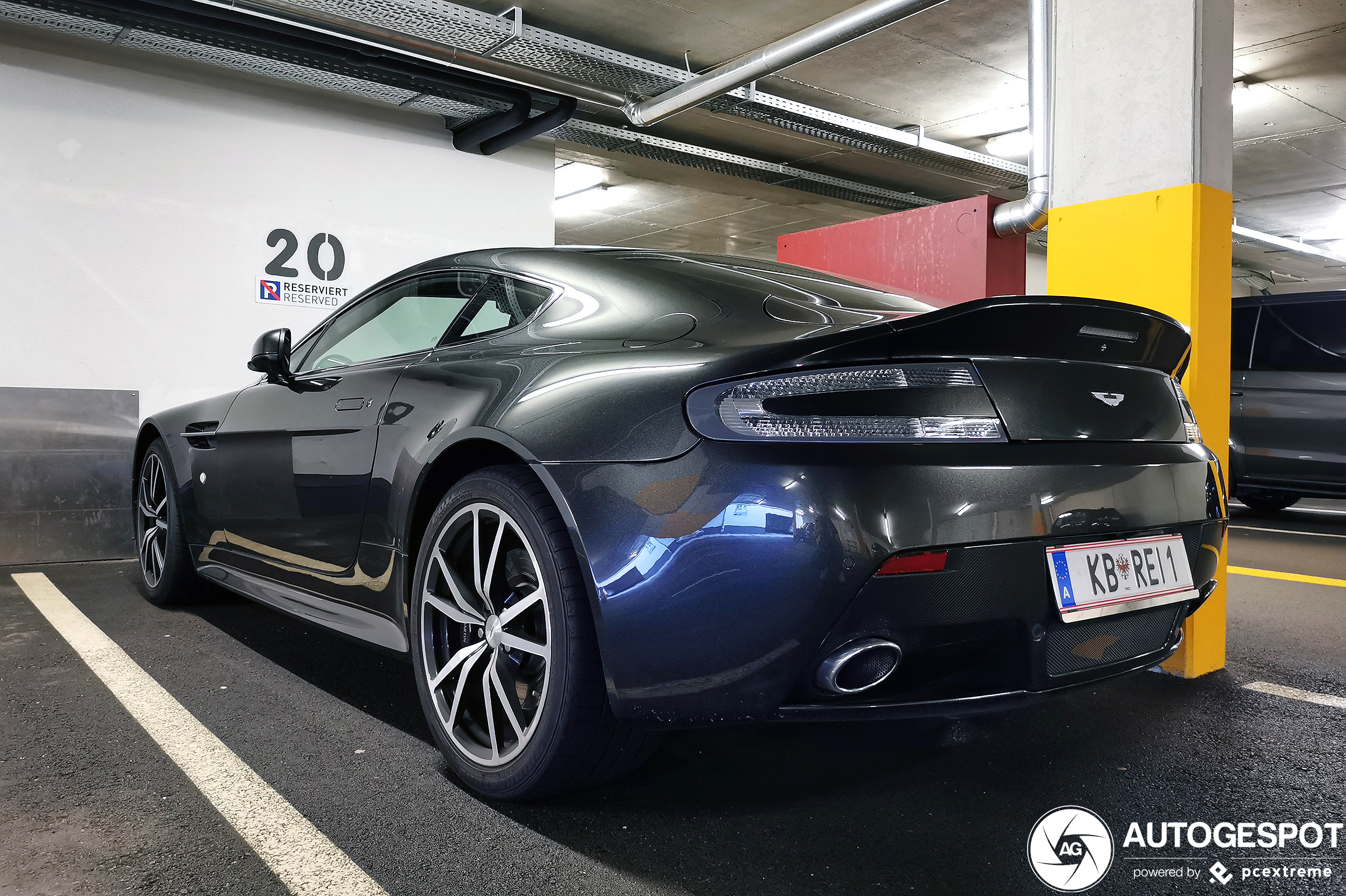 Aston Martin V8 Vantage 2012