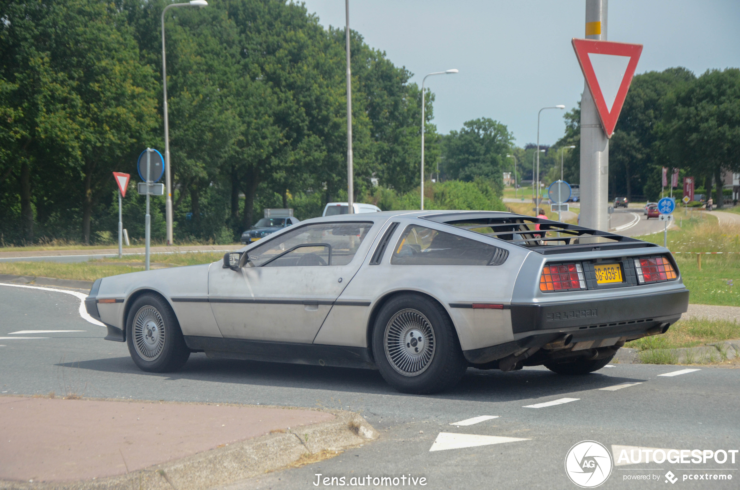 DeLorean DMC-12