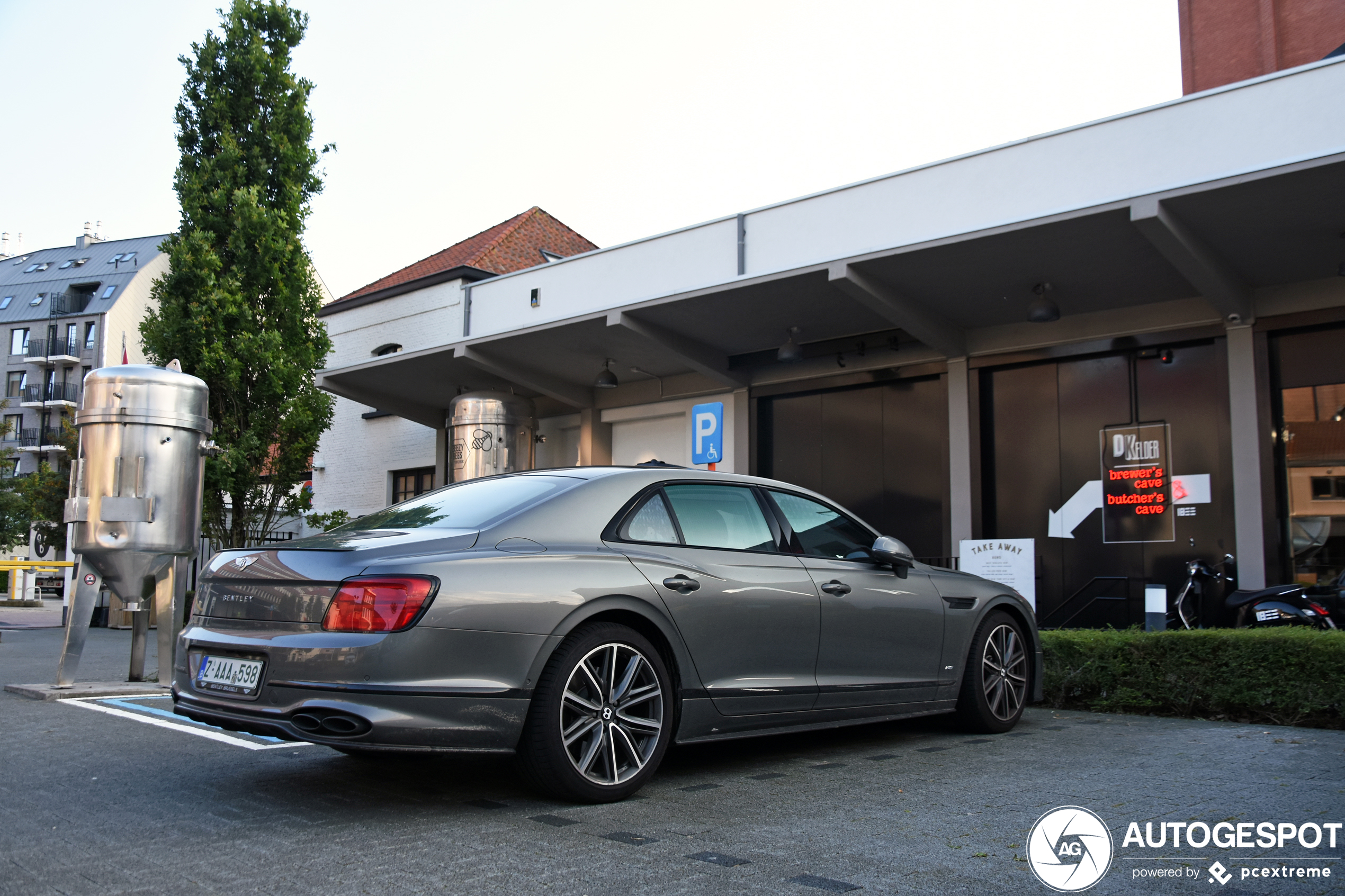 Bentley Flying Spur V8 2021