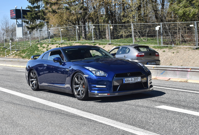 Nissan GT-R 2011