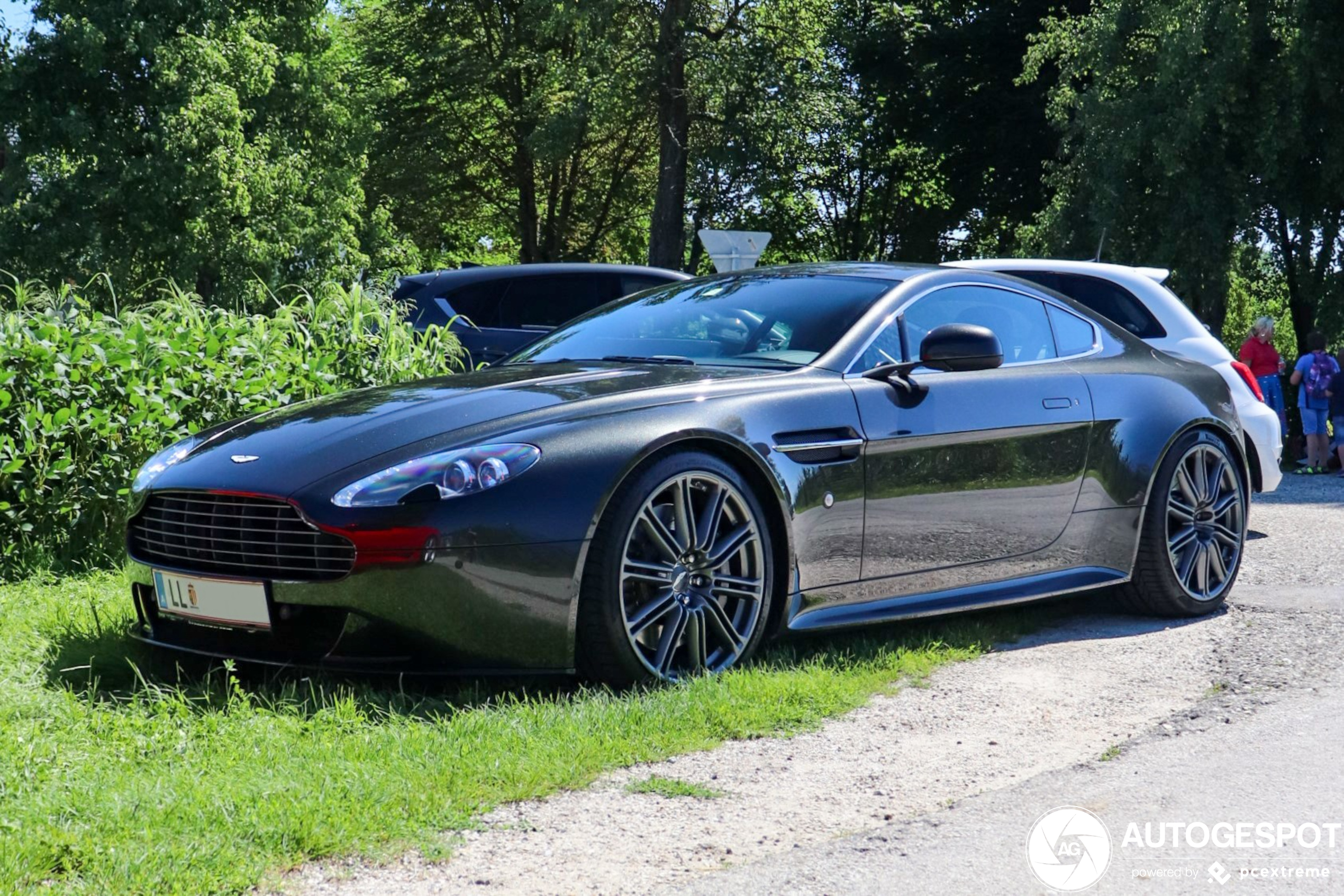 Aston Martin V8 Vantage 2012