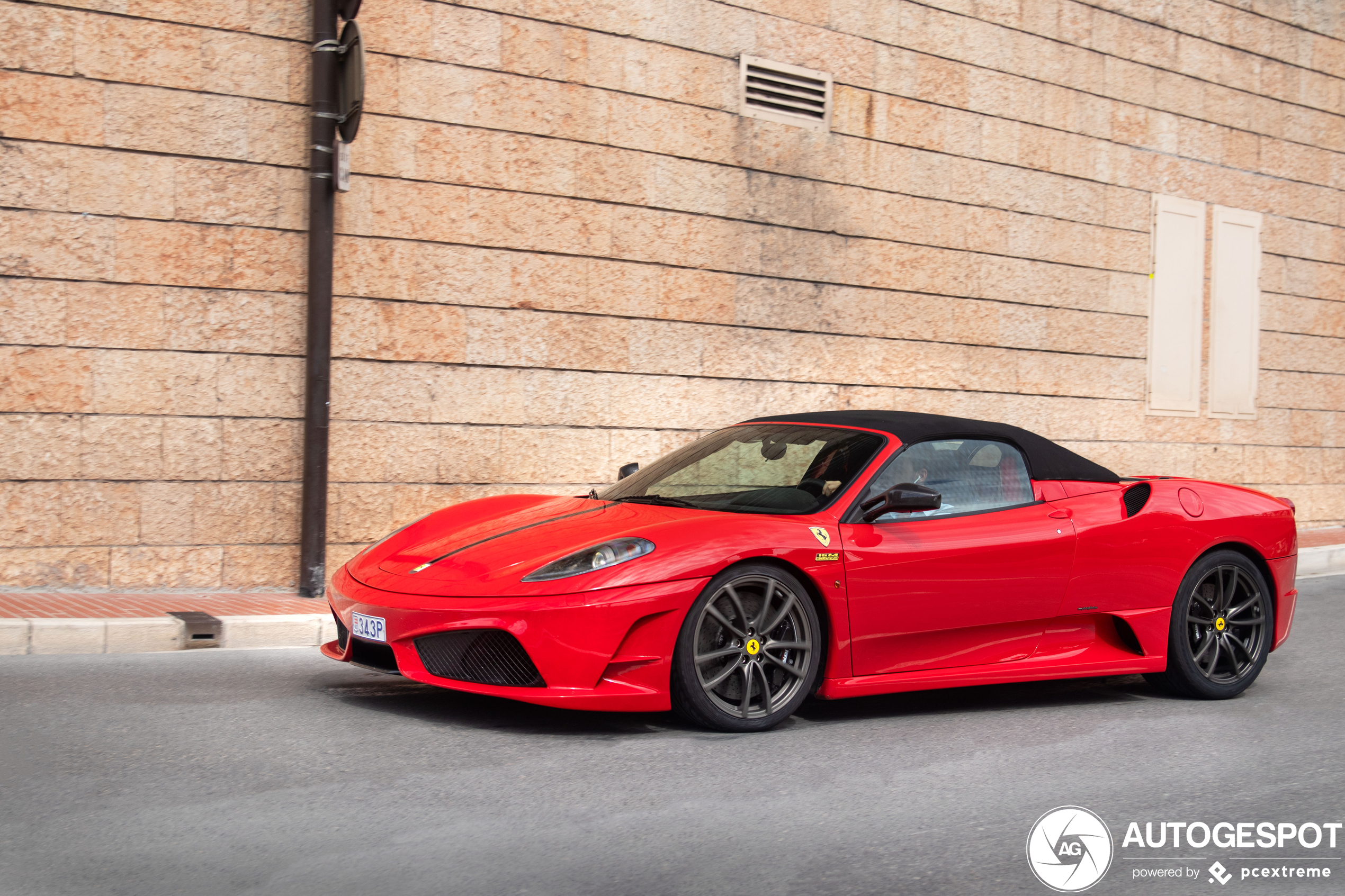 Ferrari Scuderia Spider 16M