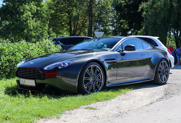 Aston Martin V8 Vantage 2012