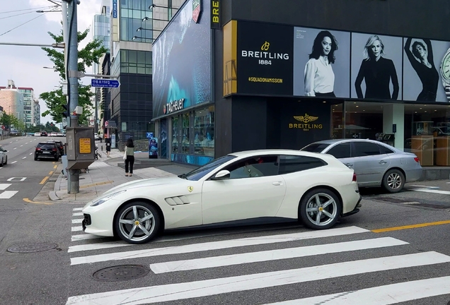 Ferrari GTC4Lusso T