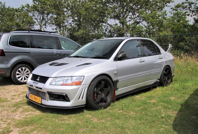 Mitsubishi Lancer Evolution VIII MR FQ-300