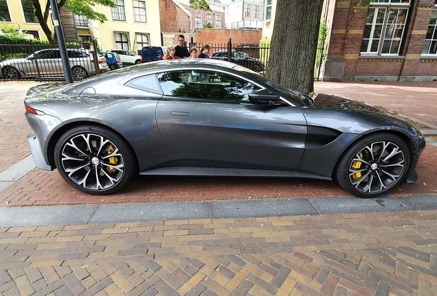 Aston Martin V8 Vantage 2018