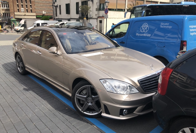 Mercedes-Benz S 65 AMG V221